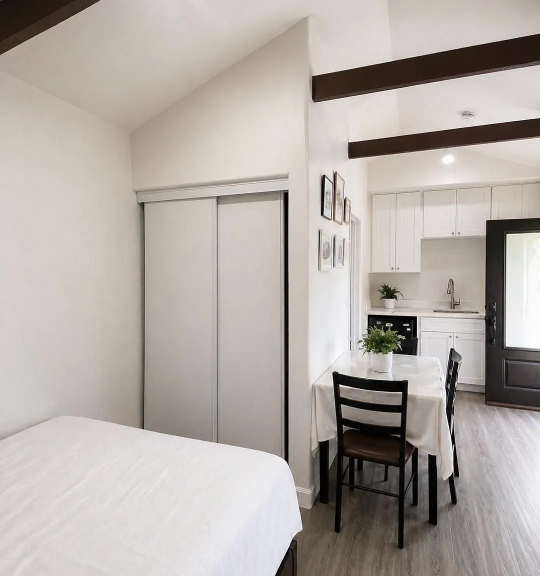 Studio, 1.0 bath, 250 sqft, $1,750 — Photo 4