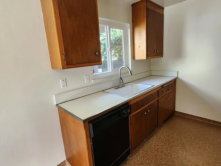 1140 Sanchez Way — Photo 13