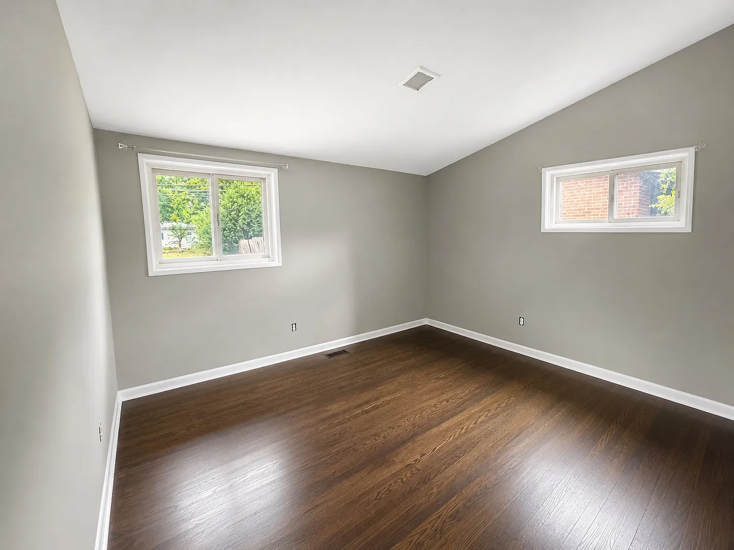 3 bed, 1.5 bath, 1058 sqft, $2,750 — Photo 4