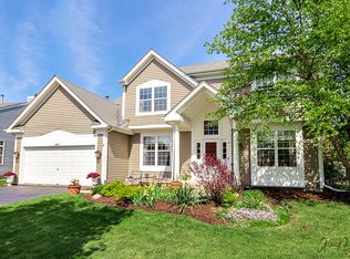 539 Madison Ln, Lindenhurst, IL 60046