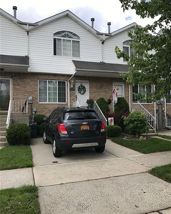 1st image of 122 Radford St