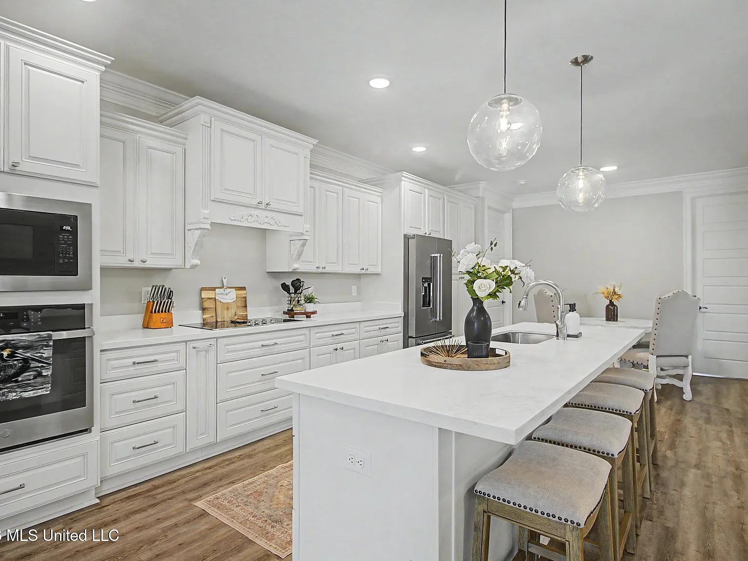 5 bed, 3.0 bath, 3369 sqft, $4,000 — Photo 4