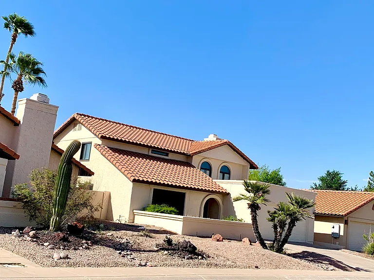 426 E Susan Ln — Photo 14