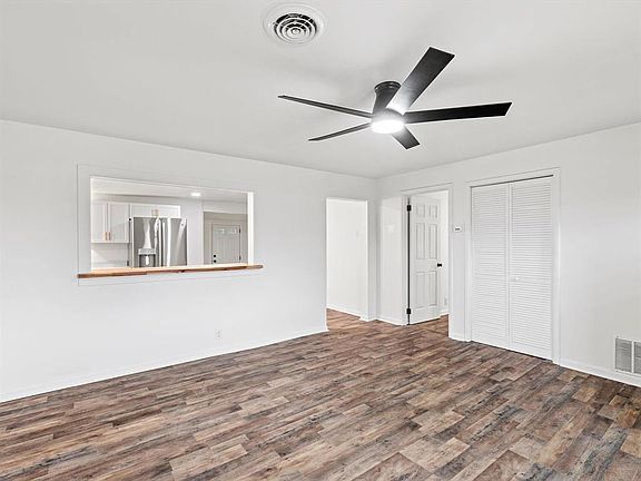 3rd image of 816 W 12th St