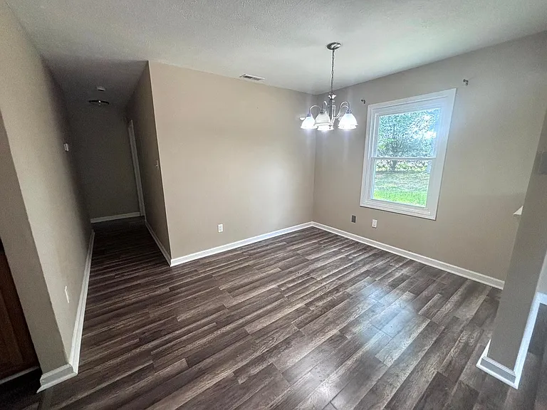 5523 Livingston Dr — Photo 5