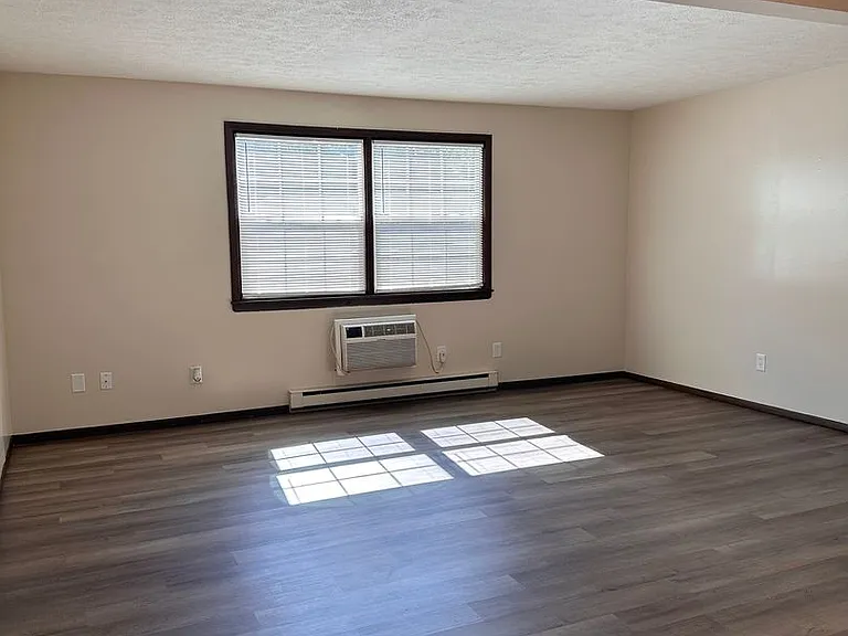 15741 Grove St — Photo 6