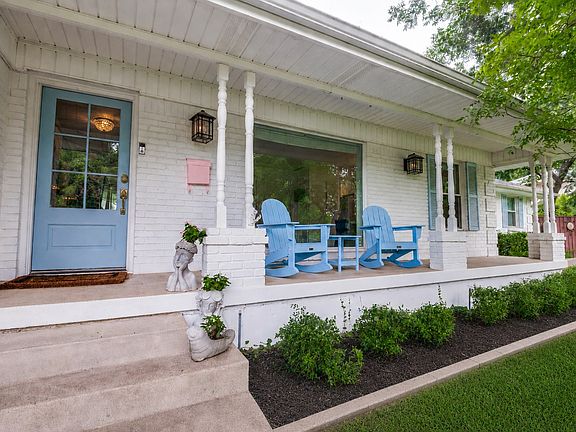 4th image of 2031 Timbergrove Cir