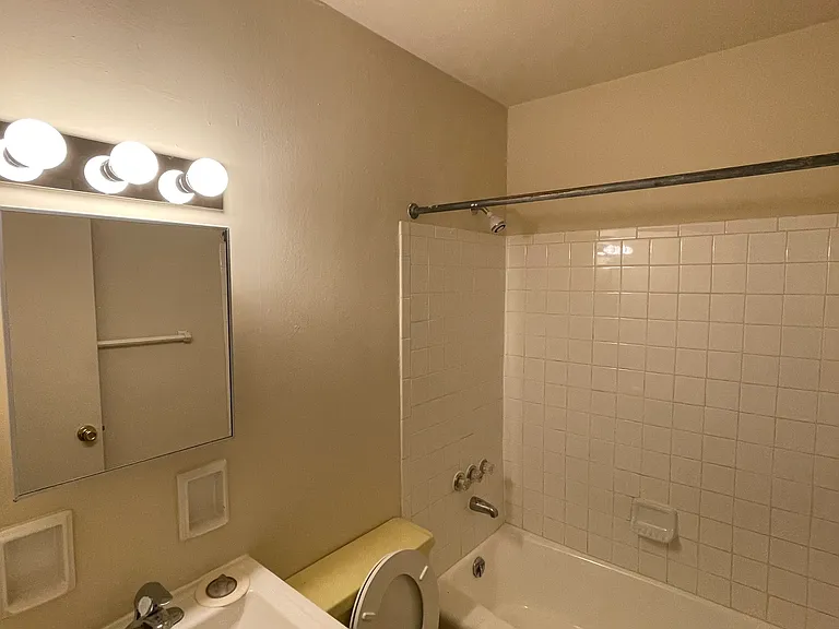 1340 King Ave — Photo 11