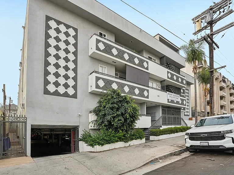 916 S. Carondelet St. — Photo 2