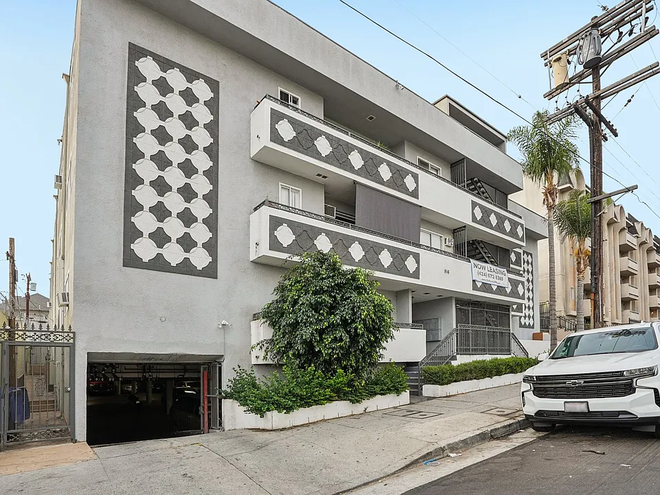 916 S. Carondelet St.
