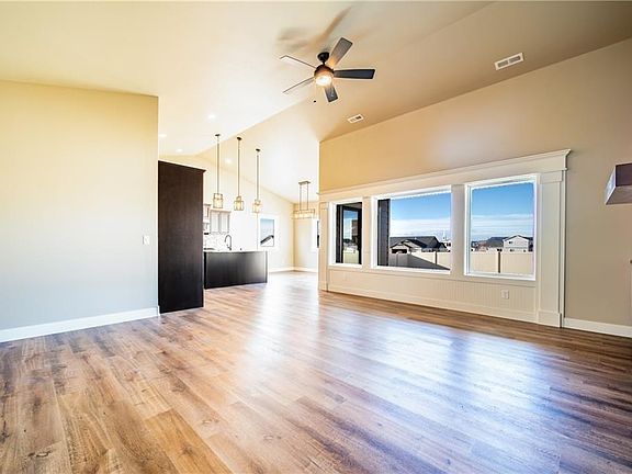 3rd image of 2710 Hanover Cir