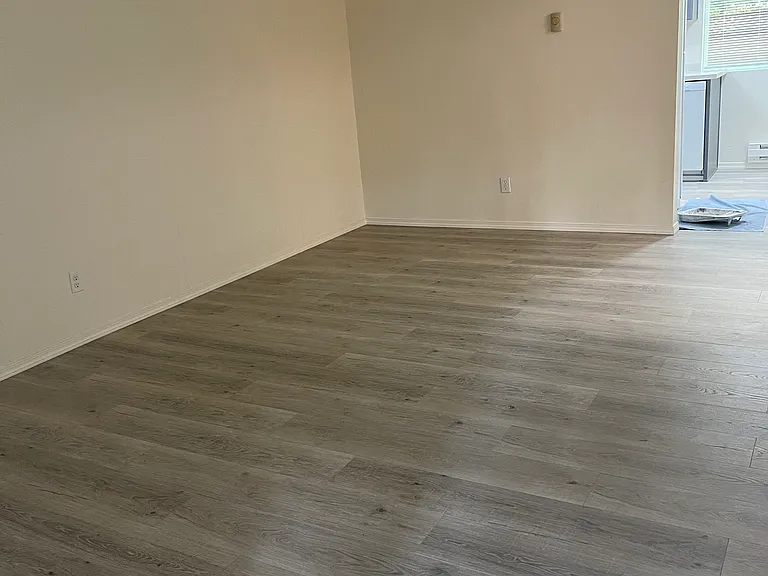 9421 Avondale Rd NE #13 — Photo 1