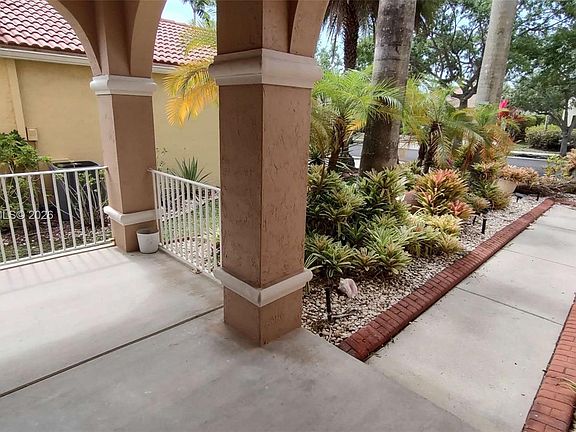 2nd image of 624 Bald Cypress Rd