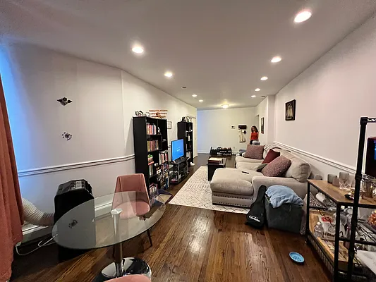 Rented by Mdays Realty | media 9