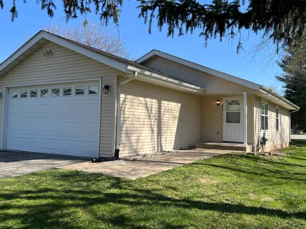 837 Maple Ave, Machesney Park, IL 61115