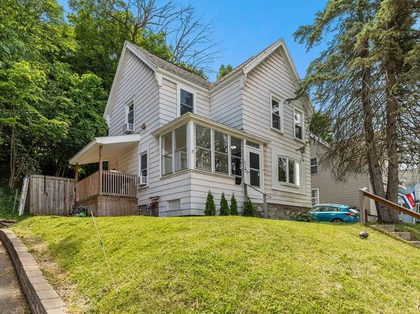 325 Woods Rd, Syracuse, NY 13209