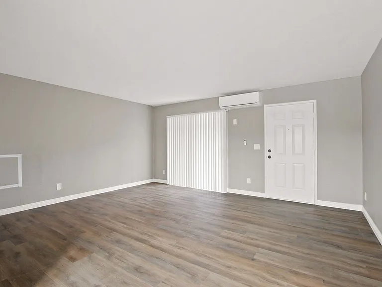 8202 Rosemead Blvd — Photo 17