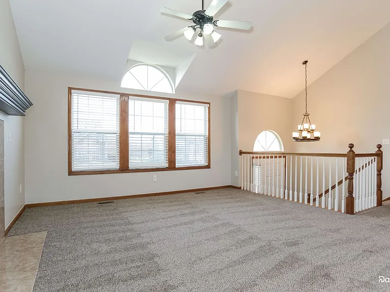 1310 Spruce Dr — Photo 6
