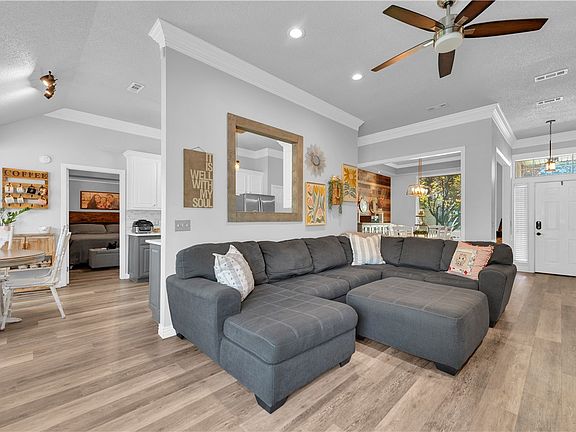 3rd image of 4374 W Sandingham St
