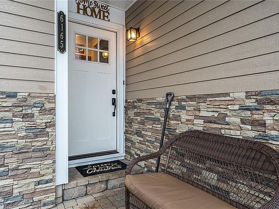 3rd image of 6165 Palisades Dr