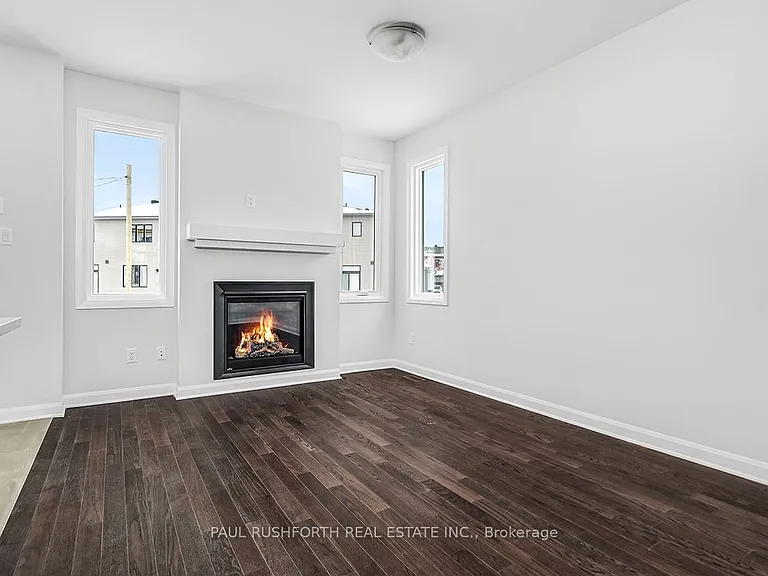 511 Convenire Row — Photo 2