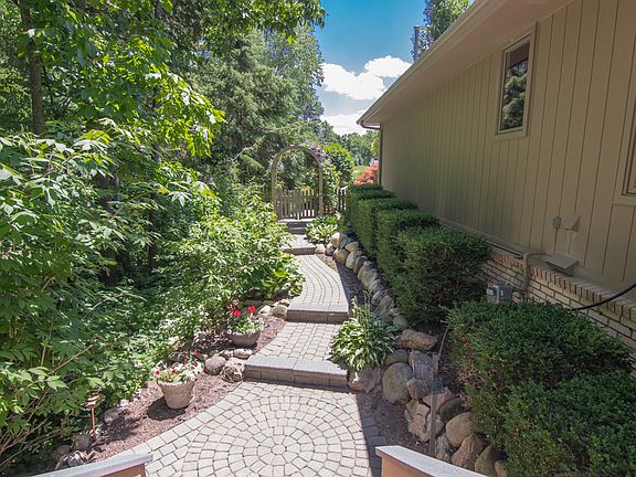 3rd image of 6390 Park Trail Dr