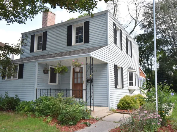 5724 Clover Ln, Greendale, WI 53129