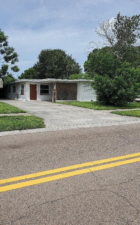 1st image of 300 N Saturn Ave