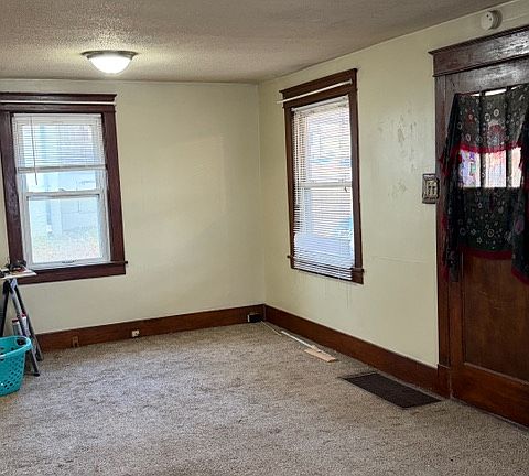 3rd image of 403 E Devon St