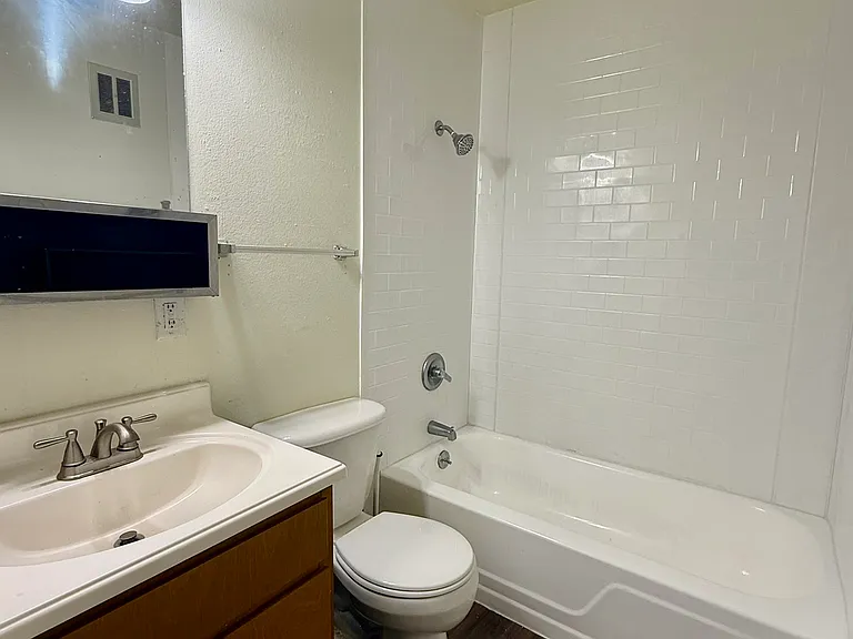 1720 Azalea Ct #7 — Photo 12