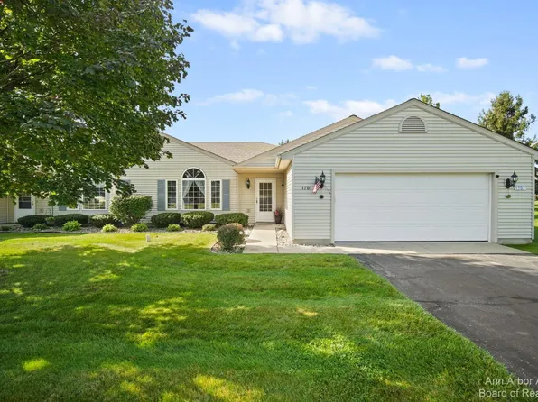 1701 Stillwater Dr, Tecumseh, MI 49286