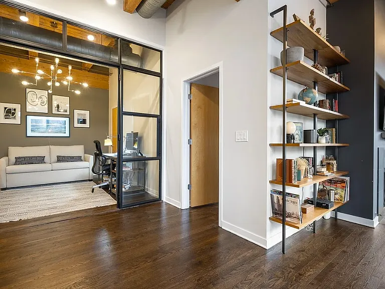 2201 W Wabansia Ave #10 — Photo 22