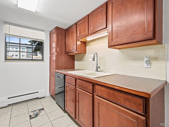 4th image of 1021 Carr Street #13