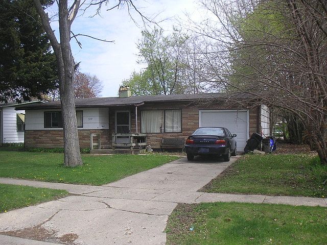 2nd image of 3219 Hanover Dr