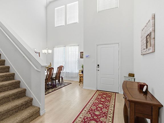 4th image of 218 Virginia Ct