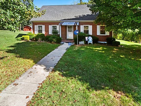4th image of 790 S 2nd St
