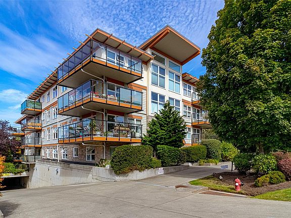 3rd image of 2940 Harriet Rd #404