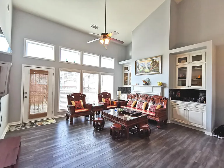 1913 Executive Dr — Photo 17
