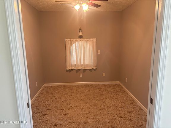 5th image of 49 Hickory Hollow Cir