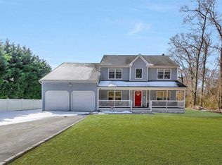 190 Hubbard Ave, Riverhead, NY 11901