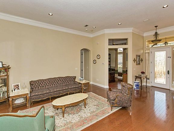3rd image of 208 Holland Dr