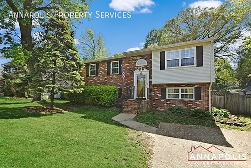 1119 Crestview Dr Photo 1