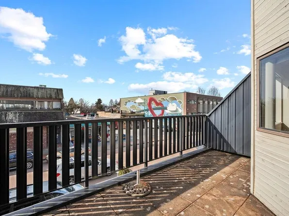 1465 Clyde Ave, West Vancouver, BC V7T 1E9