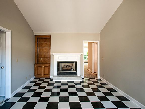 3rd image of 1531 Brentwood Pointe
