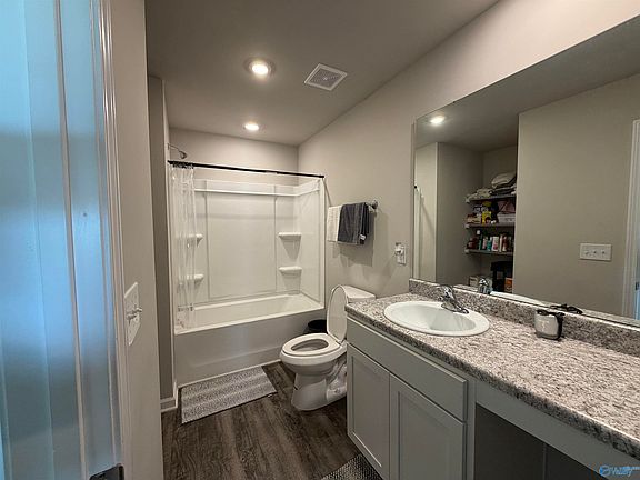 4th image of 122 Point Cadet Ave