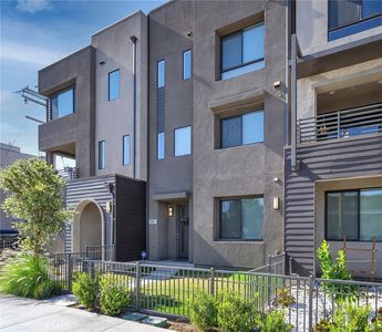 13167 W Victory Blvd, Van Nuys, CA, 91401
