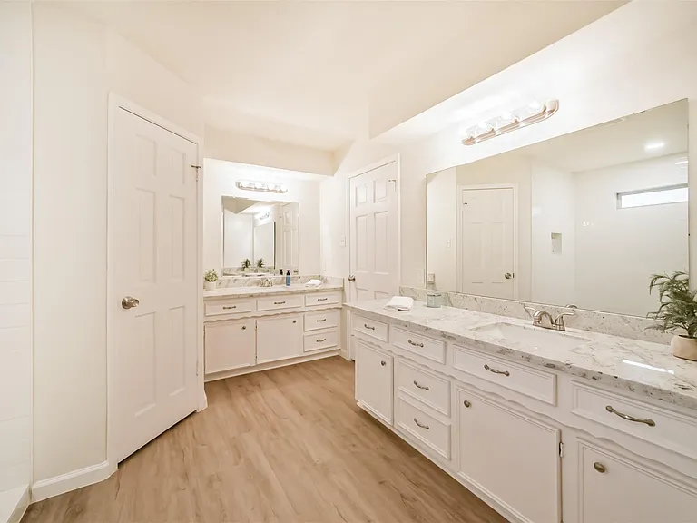 1011 Baltic Ln — Photo 27