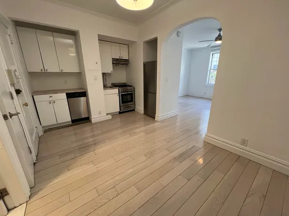 356 W 20th St APT 1B, New York, NY 10011