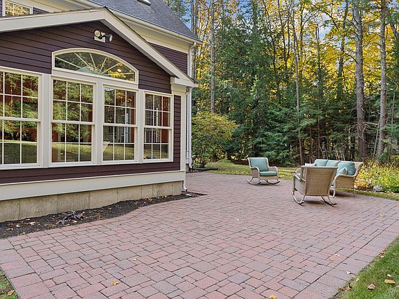 3rd image of 18 Saratoga Lane