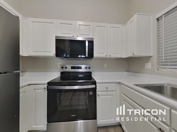5th image of 13030 N 130th Ln